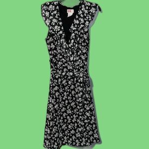 R&K Originals Size 18 Black/White Tie at the Waist  Dress V Neck Cap Sleeves